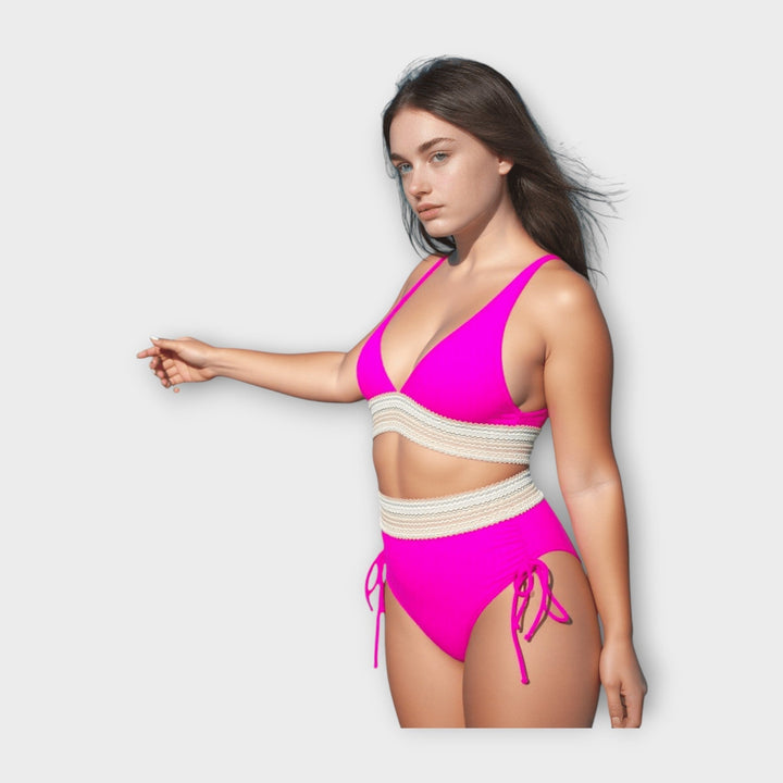 Bikini ar Mežģīņu Detalēm un Augstu Jostasvietu