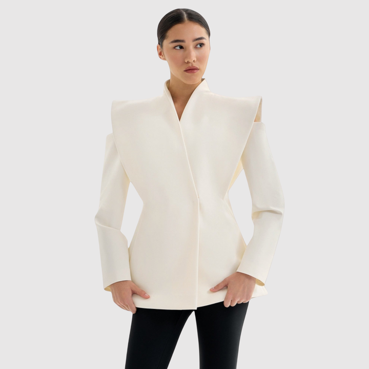 Габриела – Структурирано сако с модерен дизайн на раменете