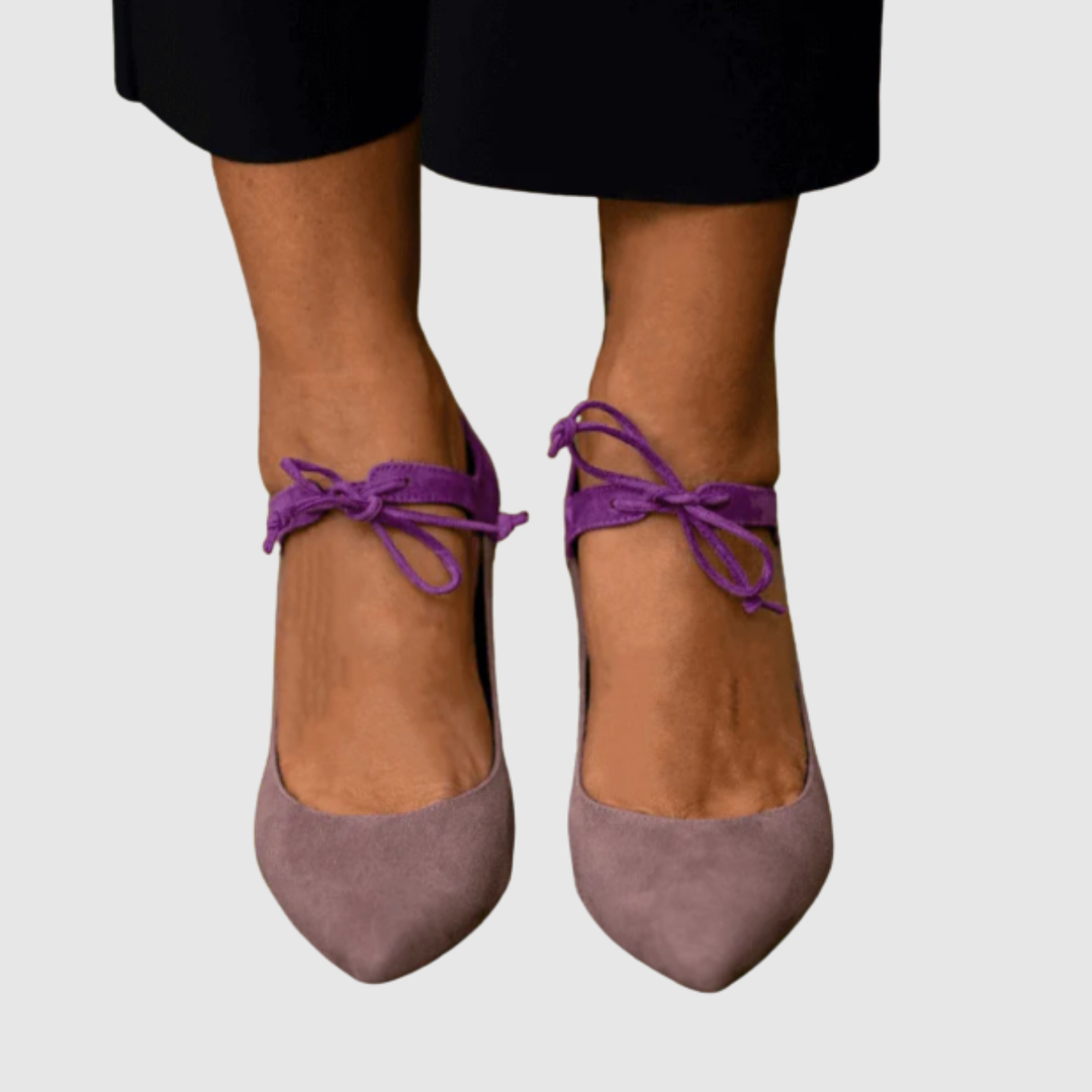 Теодора - Двуцветни помпи с анкилрем и женствена панделка