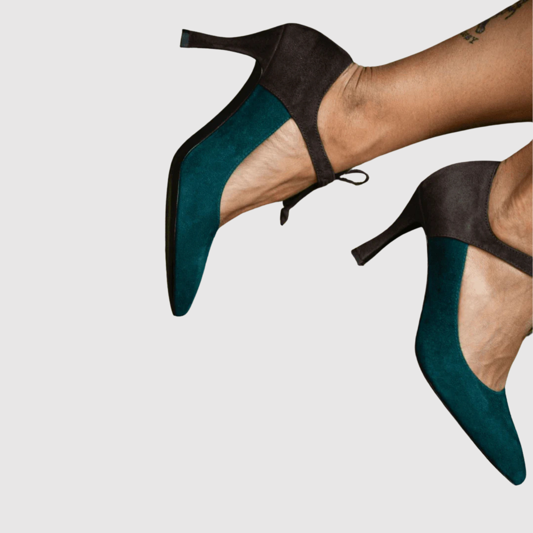 Теодора - Двуцветни помпи с анкилрем и женствена панделка