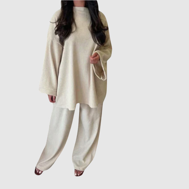 Виктория – Свободен костюм в неформален стил