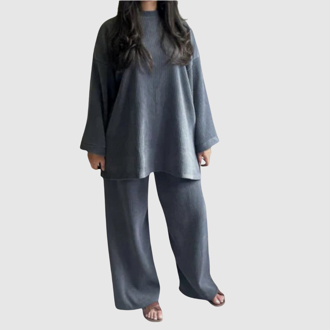 Виктория – Свободен костюм в неформален стил