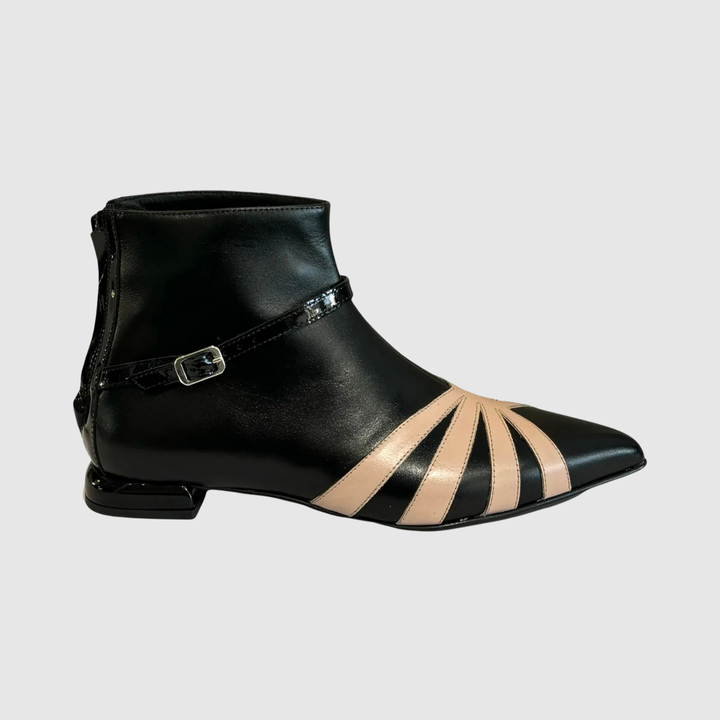 Теодора - Геометрични ботуши с остър нос