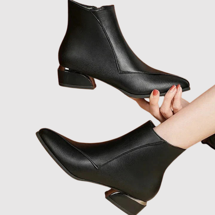 Теодора - Анклетни ботуши с елегантност и комфорт