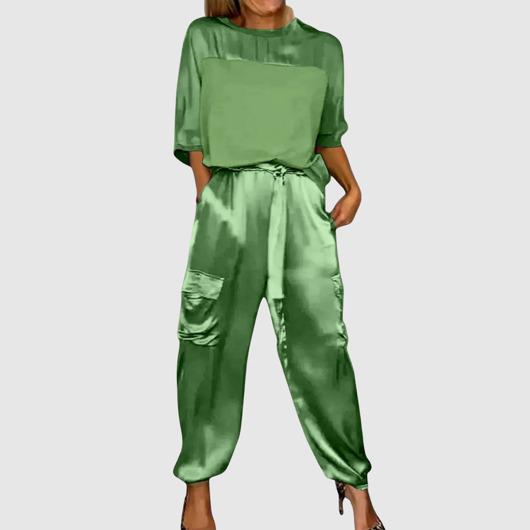 Виктория – Сатенен комплект с елегантен блясък