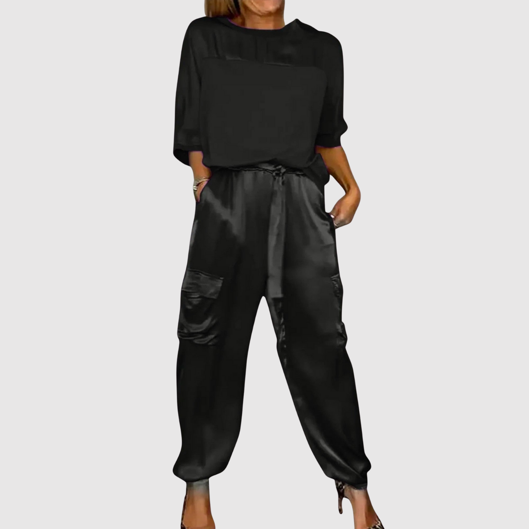 Виктория – Сатенен комплект с елегантен блясък