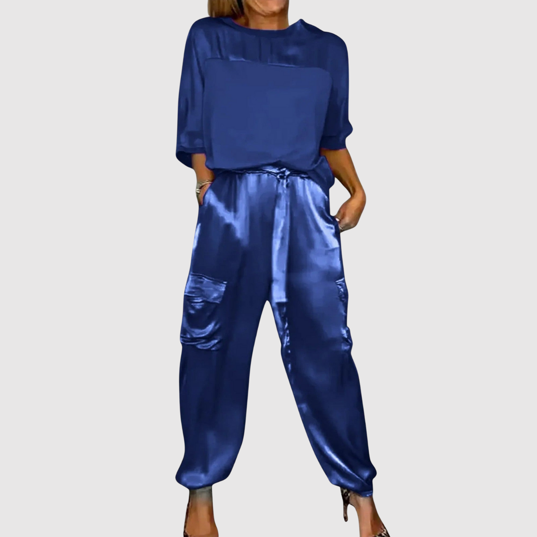 Виктория – Сатенен комплект с елегантен блясък