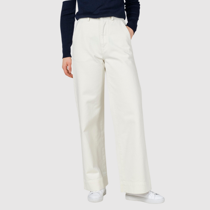 Полина – Кремави дънки