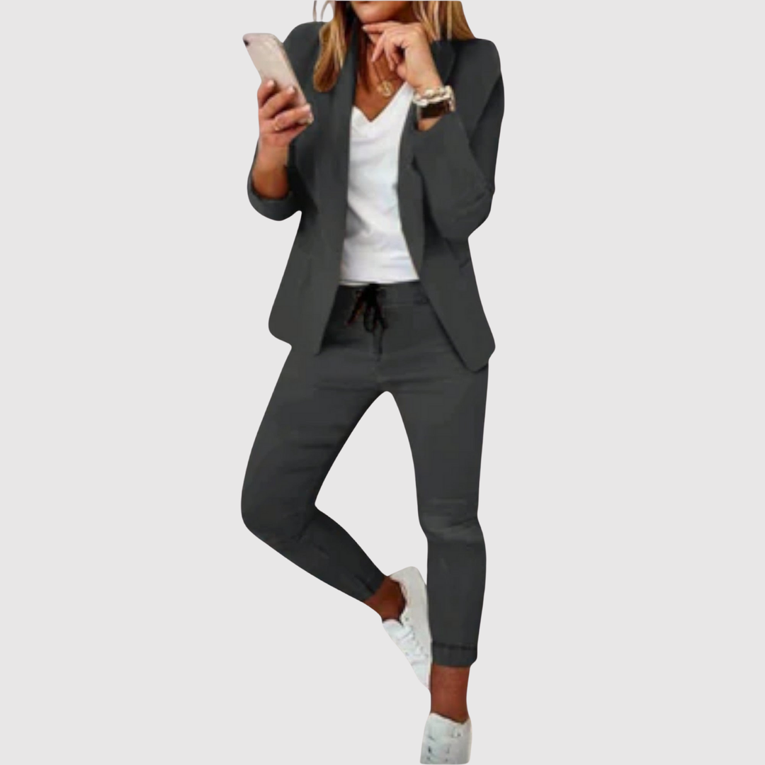 Виктория – Класически гащеризон с модерен дизайн