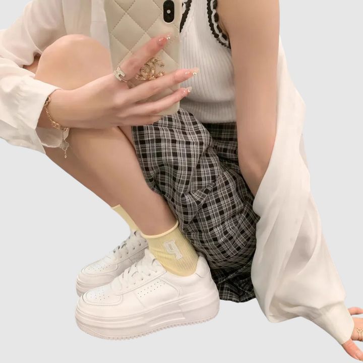 Симона – Минималистични бели маратонки в стил платформа