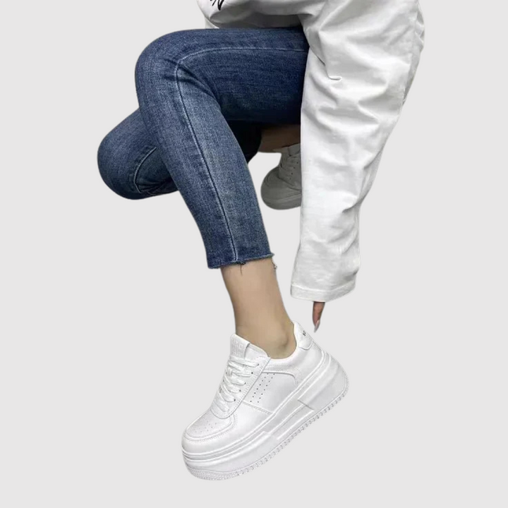 Симона – Минималистични бели маратонки в стил платформа