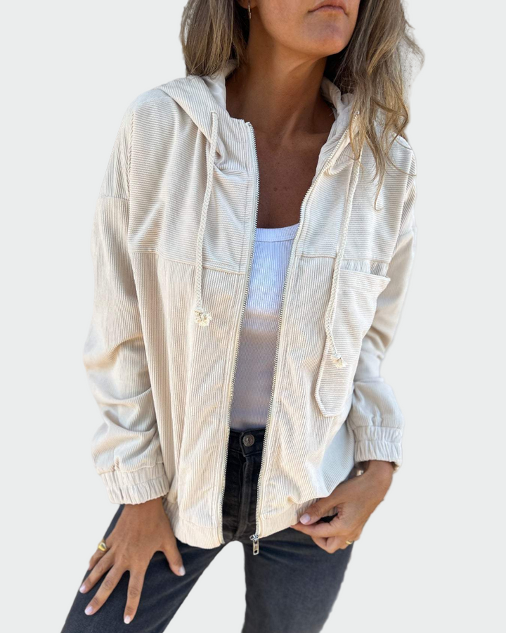 Aksesuāru tekstūras žakete ar krokām