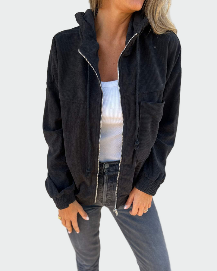 Aksesuāru tekstūras žakete ar krokām