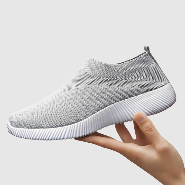 Симона – Дишащи маратонки с леко прилягане