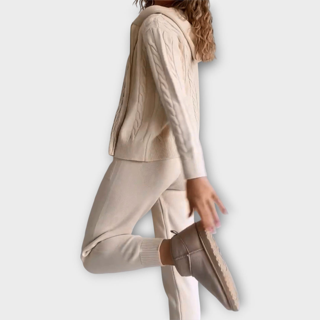 Laura - Adīta komplekts ar kapuci un kardigānu