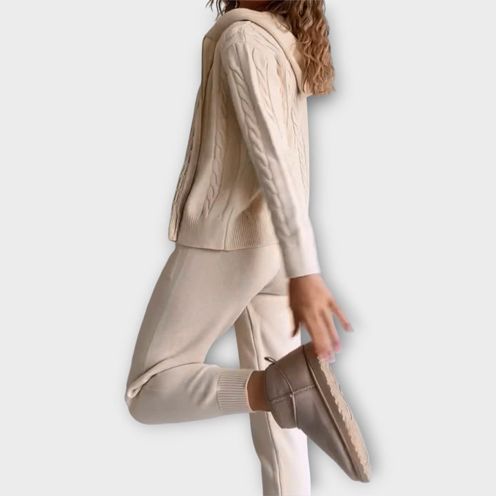 Laura - Adīta komplekts ar kapuci un kardigānu