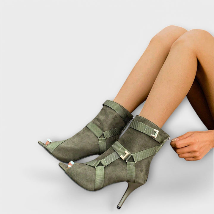 Algė - Elegantiški bateliai ar papēdiem un atvērtu pirkstu daļu