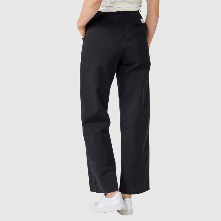 Полина – Черни дънкови панталони с каменен пране