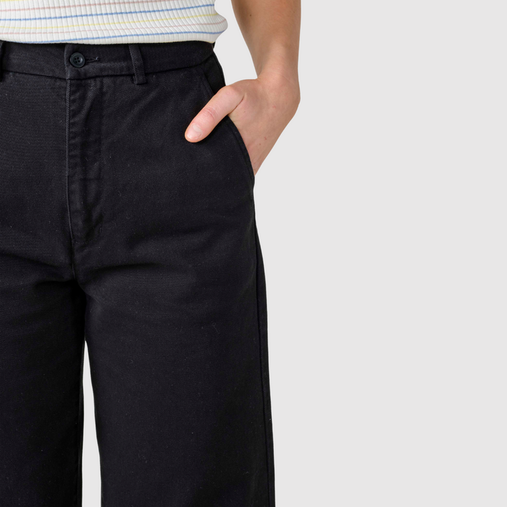 Полина – Черни дънкови панталони с каменен пране