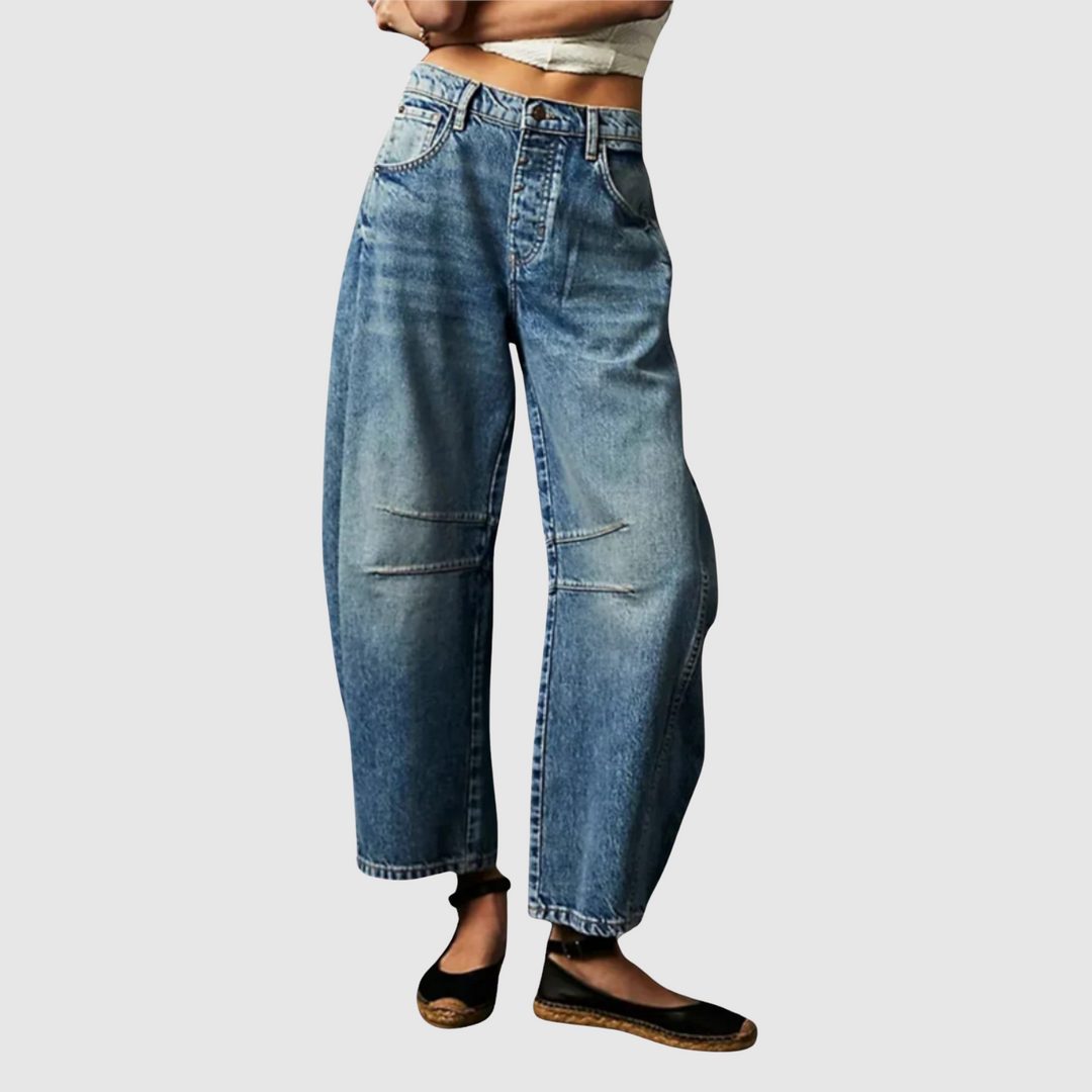 Полина – Дънки с широк крачол и градски стил