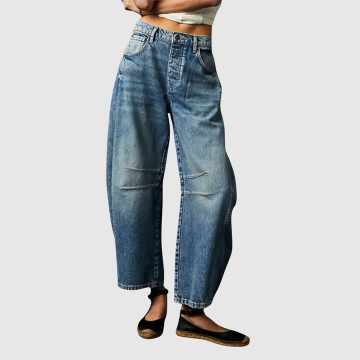 Полина – Дънки с широк крачол и градски стил