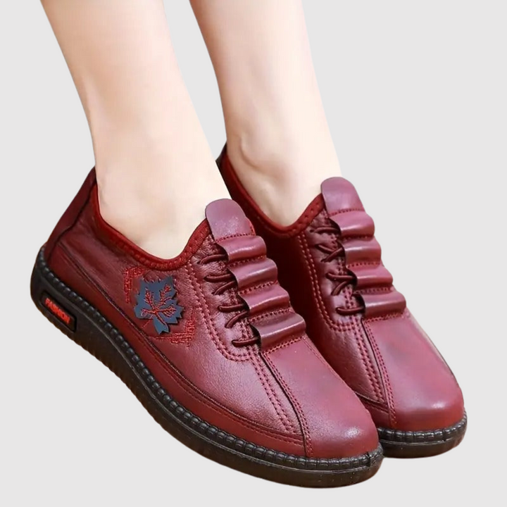 Симона - Удобни дамски обувки с бродерийни детайли