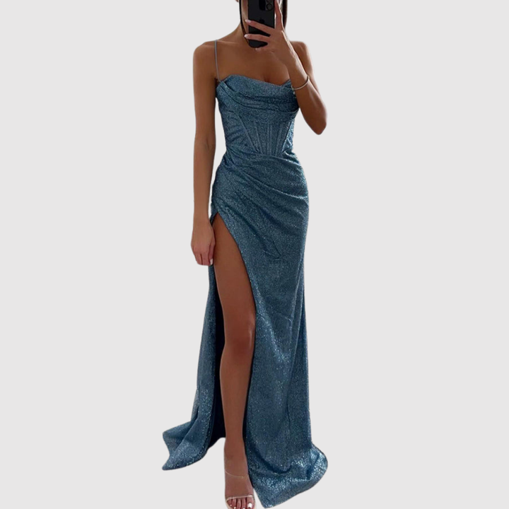 Лилия – Дълга вечерна рокля с висока цепка и блестящи детайли