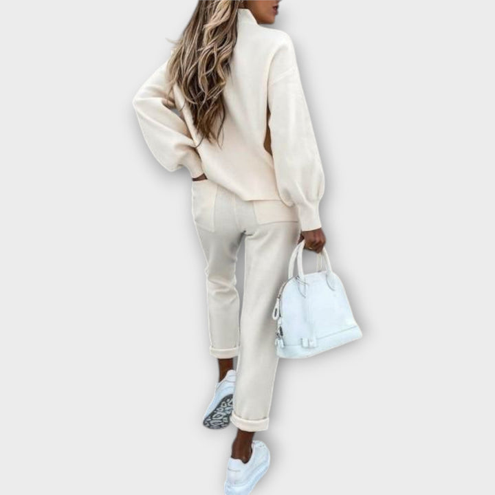 Una - Komplekts ar ērtu piegulšanu un nesensto rafinētumu