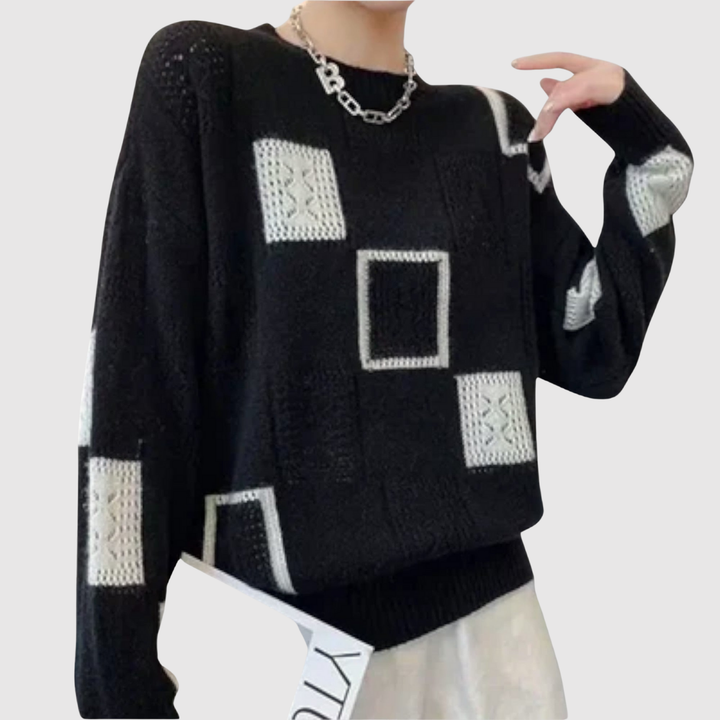 Клара – Пуловер с графични контрасти