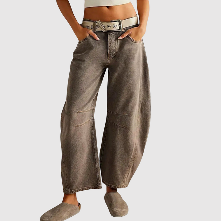 Полина – Дънки с широк крачол и градски стил