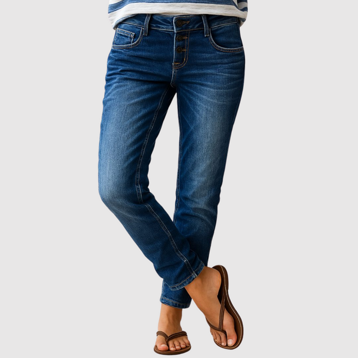 Полина – Тесни дънки с класически крой