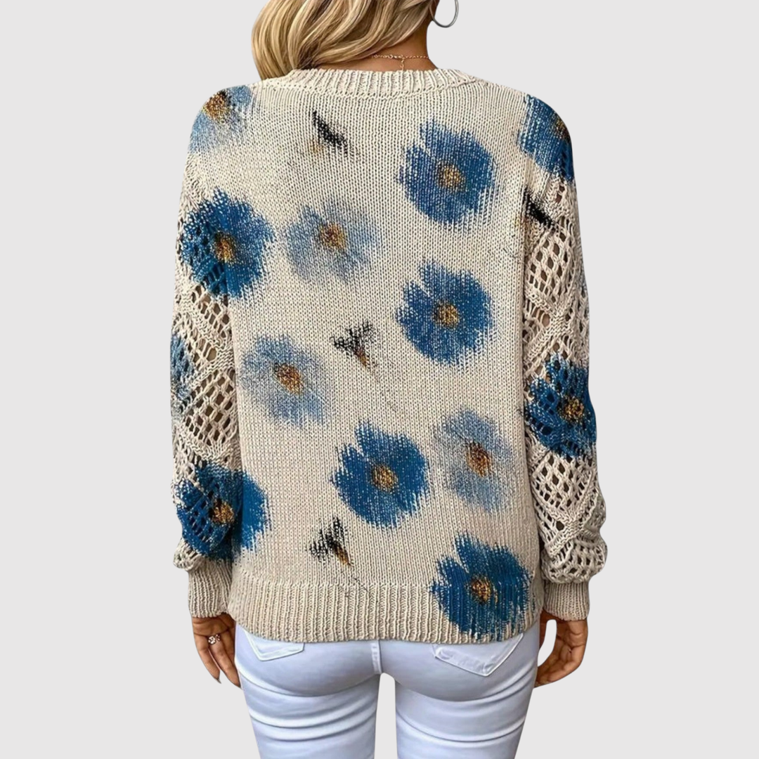 Клара – Пуловер с големи цветя и V-образно деколте