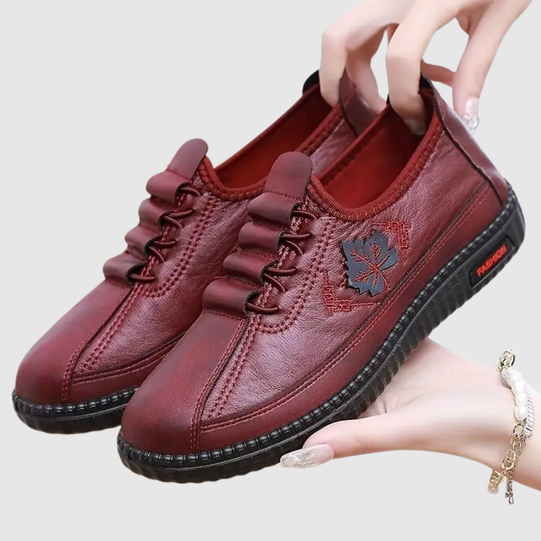 Симона - Удобни дамски обувки с бродерийни детайли