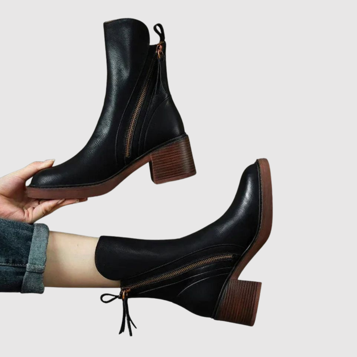 Теодора - Кожени ботуши с класическа силует