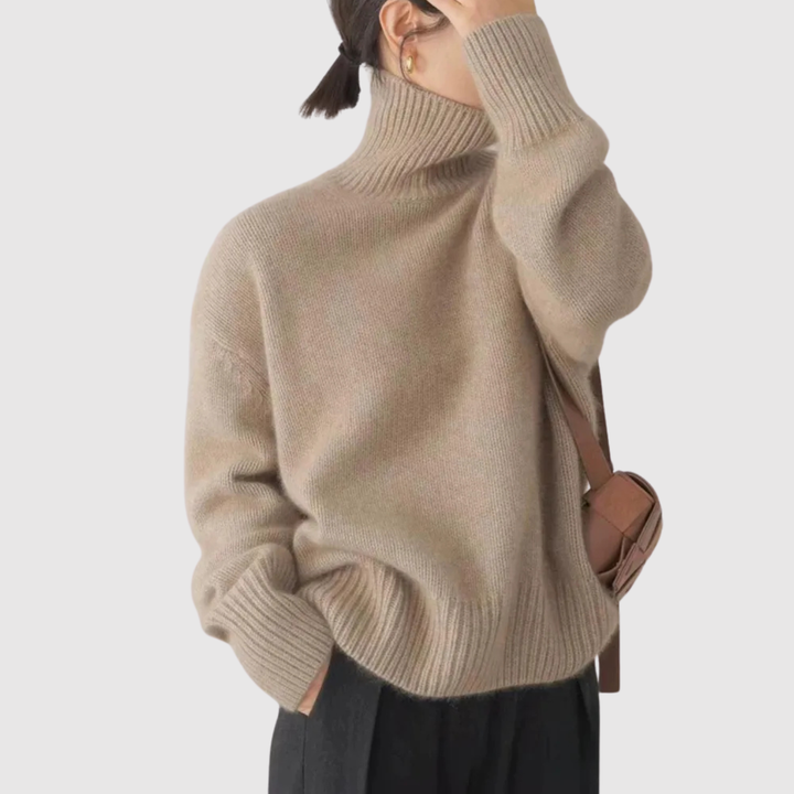 Клара - Мек пуловер с висока яка