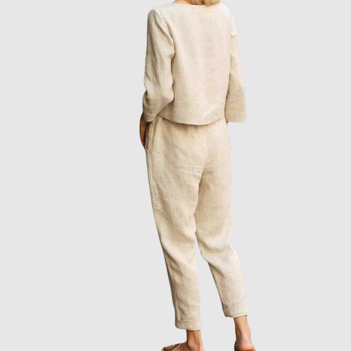 Виктория – Удобен комплект с панталони и блуза