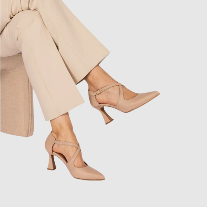 Теодора - Токчета с остър нос и кръстосани ремъци