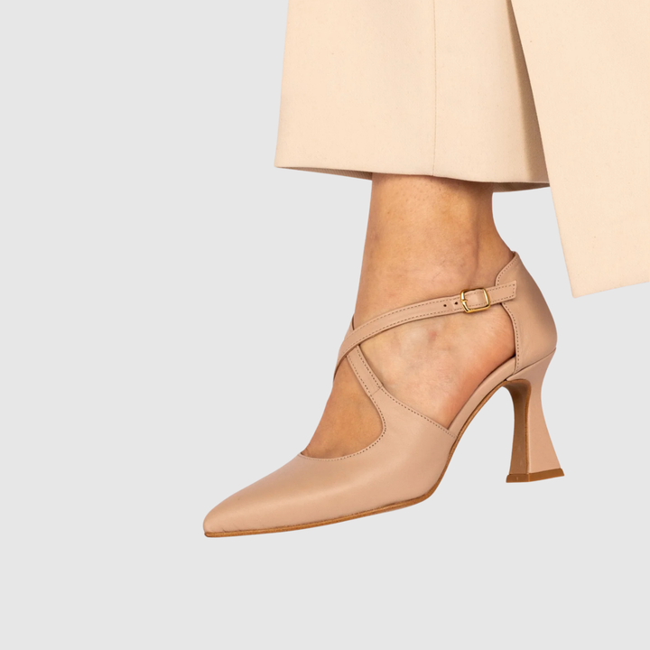 Теодора - Токчета с остър нос и кръстосани ремъци