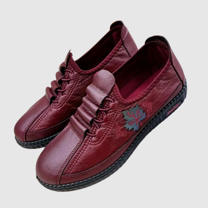 Симона - Удобни дамски обувки с бродерийни детайли