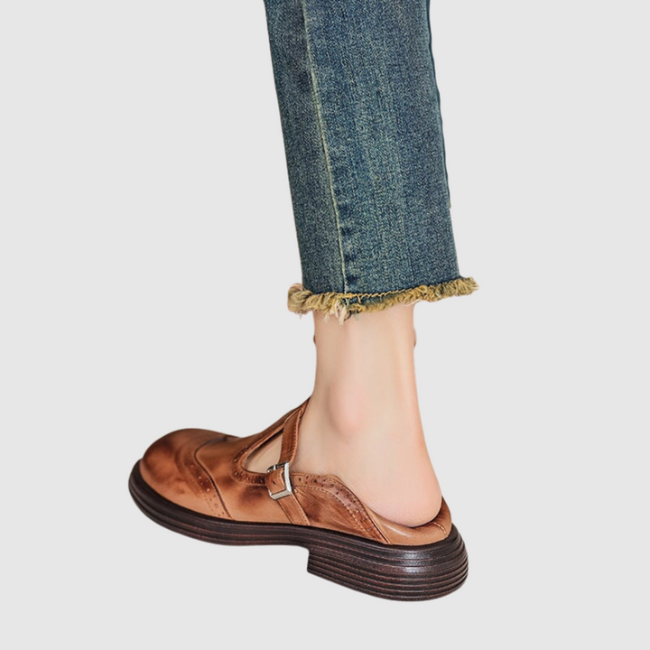 Йоана - Класически дамски обувки с стилни детайли