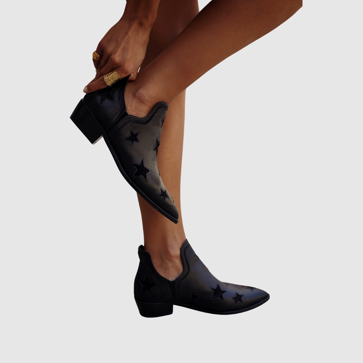 Теодора - Боти с звезден мотив от кожа