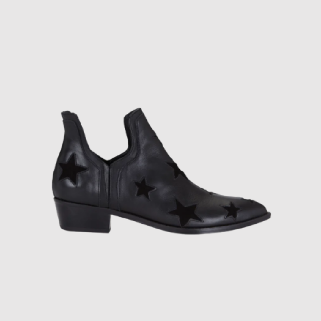 Теодора - Боти с звезден мотив от кожа