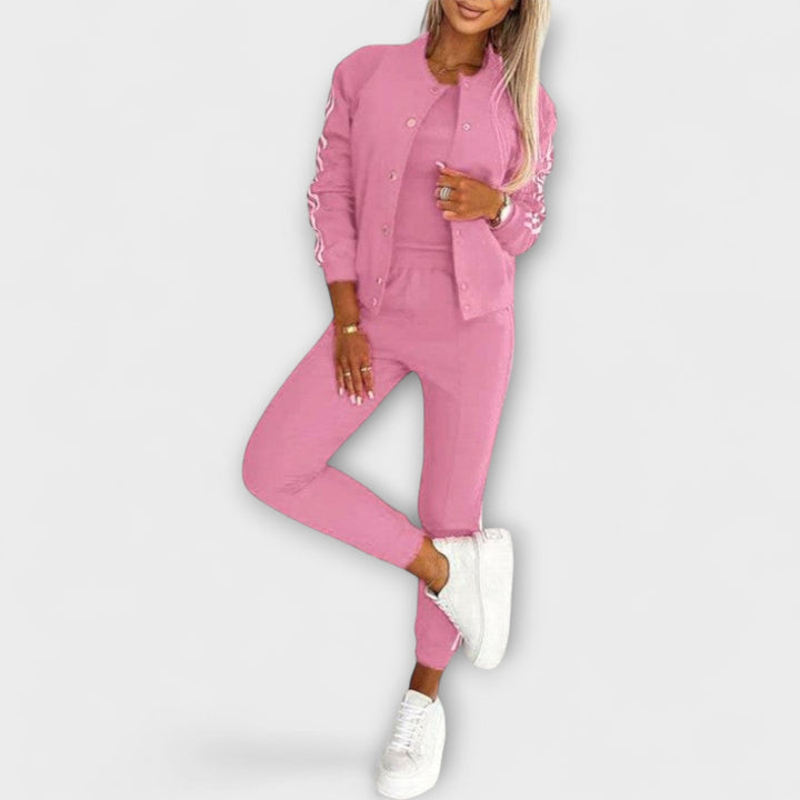 Austēja - uzvalks ar žaketi, vestīti un biksēm