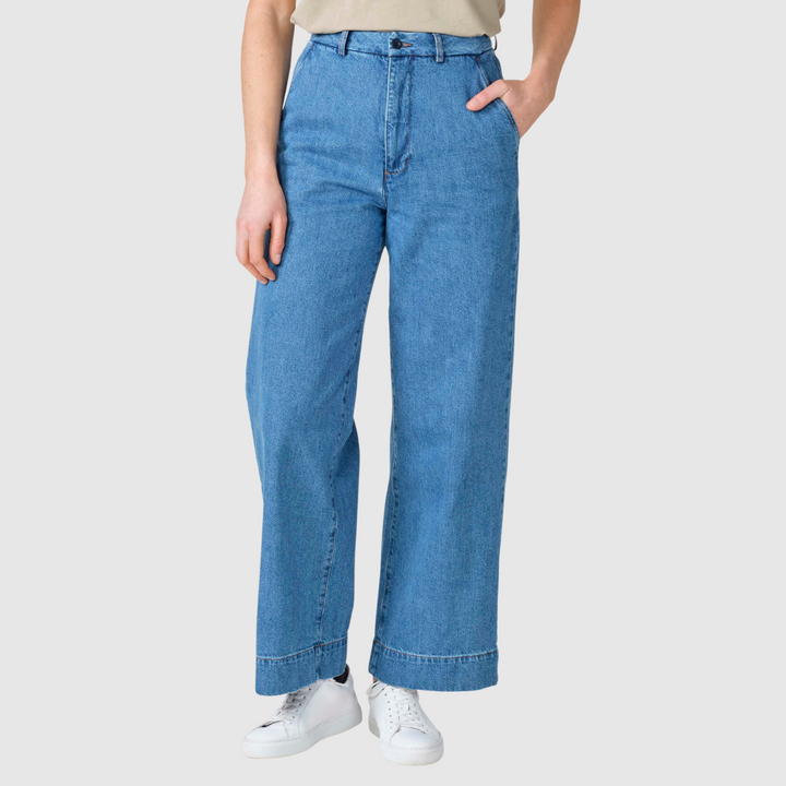 Полина – Леки дънкови панталони