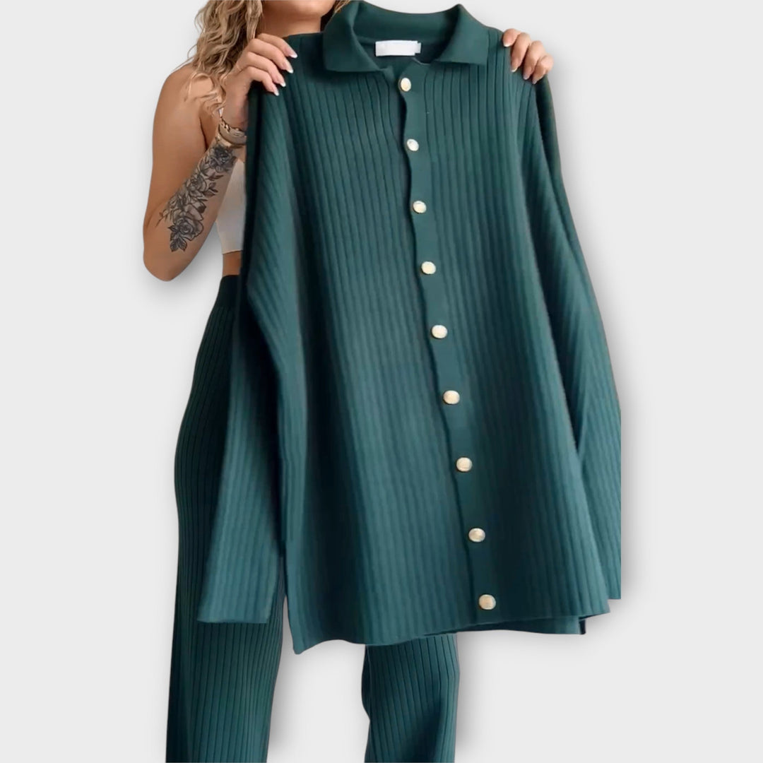 Alise - Komplekts ar detaļām un elegantu griezumu