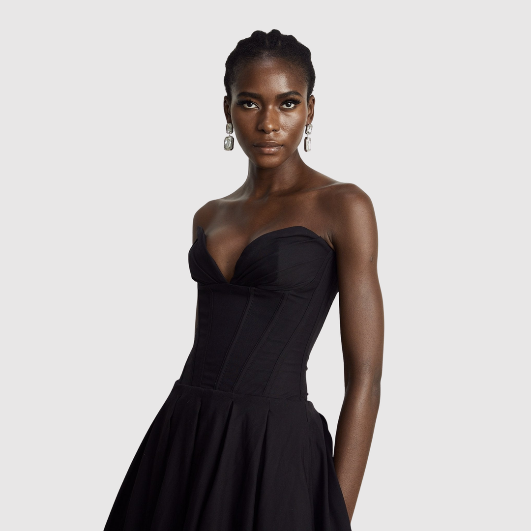 Лилия – Безрамкова вечерна рокля в черно