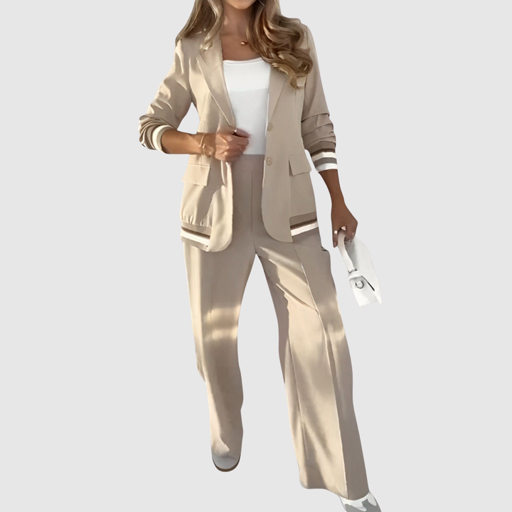 Виктория – Модерна гащеризон с спортни детайли