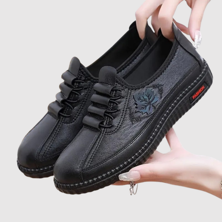 Симона - Удобни дамски обувки с бродерийни детайли