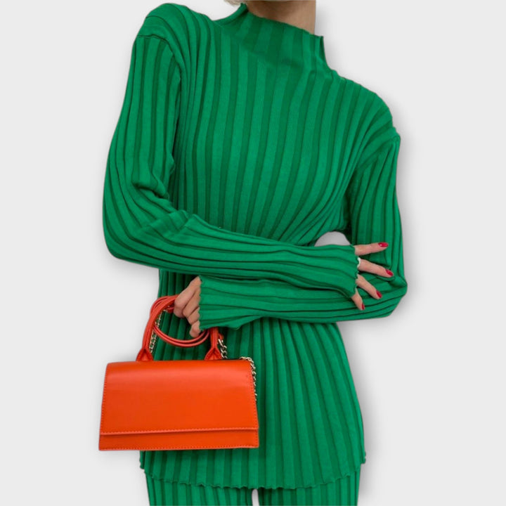 Elīna - Adīts komplekts ar mūsdienīgu griezumu