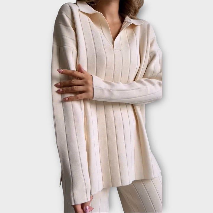 Aija - Komplekts ar brīvu griezumu un minimālistisku stilu